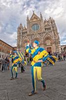 siena, Italië - maart 25 2017 - traditioneel vlag wankelt optocht foto