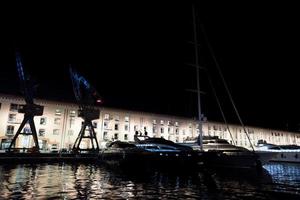 Genua oud haven nacht visie foto