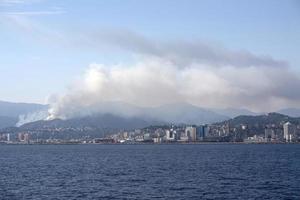 juli 2022 groot brand Aan Genua heuvels, Italië foto