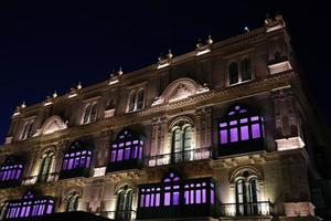 Malta verlichte gebouwen visie van la Valletta Bij zonsondergang foto