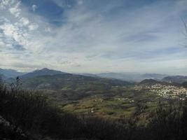 bismantova steen een rots vorming in de toscaans-emiliaans Apennijnen foto