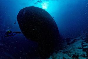 schip wrak in Maldiven Indisch oceaan foto