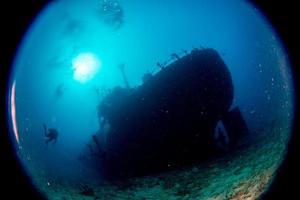 schip wrak in Maldiven Indisch oceaan foto