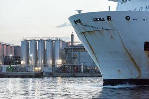 schip boeg Bij nacht haven operatie foto