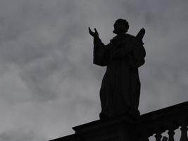 heilige peter basiliek Rome visie van standbeeld detail silhouet foto