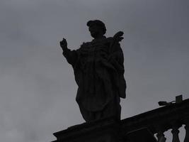 heilige peter basiliek Rome visie van standbeeld detail silhouet foto