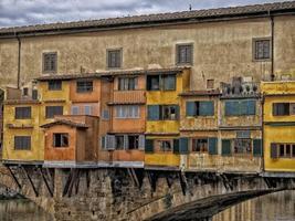 Ponte vecchio brug arno rivier- Florence oud winkels foto