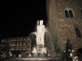 Florence Neptunus standbeeld della signoria plaats Bij nacht foto