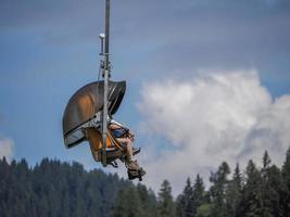 stoel kabel optillen in dolomieten foto