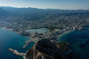 ifach rots in Calpe toevlucht dorp. Spanje foto