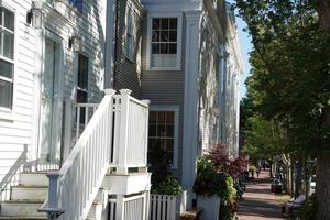 nantucket dorp oud huizen visie Aan zonnig dag foto