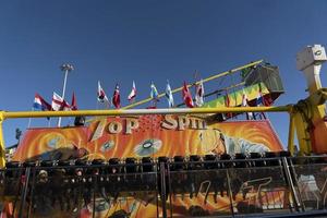 Genua, Italië - december, 9 2018 - traditioneel Kerstmis luna park pret eerlijk is geopend foto