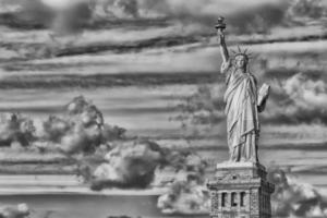 nieuw york standbeeld van vrijheid verticaal silhouet foto