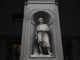 uffizi Florence buitenshuis standbeeld beroemd donateur foto