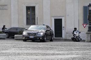 Rome, Italië. november 22 2019 - president sergio mattarella aankomen Bij quirinale gebouw foto