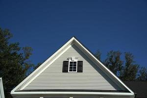 Nederlands dak in Verenigde Staten van Amerika huis bovenste midden- klasse nieuw gebouw foto