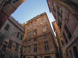 waarde plaats Genua historisch paleis en gebouwen in oud stad- foto