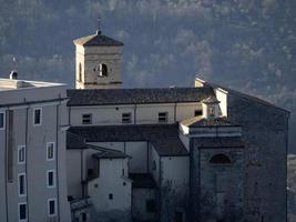 veroli middeleeuws dorp lazio frosinone reusachtig vallei landschap foto