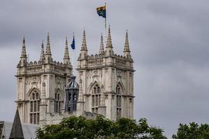 Westminster abdij Londen torens met vlag foto