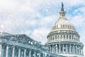 Capitol gebouw in Washington gelijkstroom gedurende sneeuw storm foto