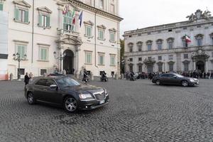 Rome, Italië. november 22 2019 - president sergio mattarella aankomen Bij quirinale gebouw foto