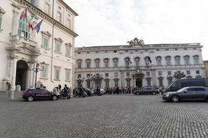 Rome, Italië. november 22 2019 - president sergio mattarella aankomen Bij quirinale gebouw foto