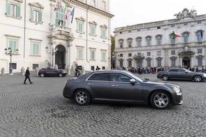 Rome, Italië. november 22 2019 - president sergio mattarella aankomen Bij quirinale gebouw foto