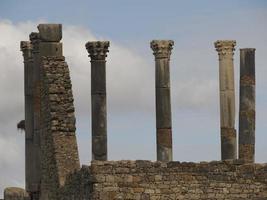 volubilis Romeins ruïnes in Marokko- best bewaarde Romeins ruïnes gelegen tussen de keizerlijk steden van fez en Meknes foto