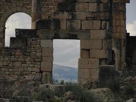 volubilis Romeins ruïnes in Marokko- best bewaarde Romeins ruïnes gelegen tussen de keizerlijk steden van fez en Meknes foto