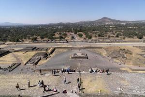 Mexico stad, Mexico - januari 30 2019 - toerist Bij teotihuacan piramide Mexico foto