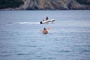 portovenere, Italië - september 24 2017 - veel toeristen in pittoresk Italiaans dorp foto