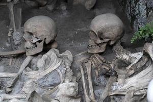 ercolano herculaneum voortvluchtigen skeletten Aan de strand foto