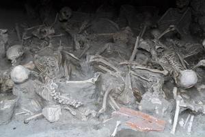 ercolano herculaneum voortvluchtigen skeletten Aan de strand foto