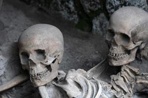 ercolano herculaneum voortvluchtigen skeletten Aan de strand foto