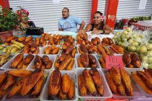 Tahiti, Frans Polynesië - augustus 4 2018 - papetee traditioneel markt foto