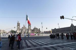 Mexico stad, Mexico - januari 30 2019 - zocalo hoofd stad- plein druk van mensen foto