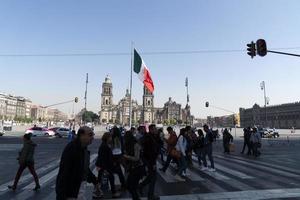 Mexico stad, Mexico - januari 30 2019 - zocalo hoofd stad- plein druk van mensen foto
