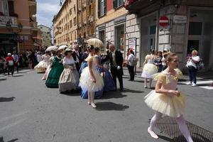 Genua, Italië - mei 5 2018 - 19 eeuw jurk optocht voor euroflora exposeren in de uniek scenario van de zenuwachtig foto