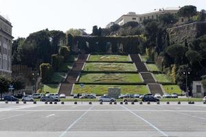 Genua, Italië - april 5 2020 - downtown straten zijn woestijn ten gevolge naar coronavirus covid quarentine foto