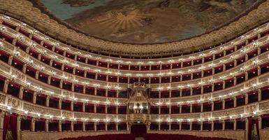 Napels, Italië - februari 1 2020 - heilige Charles Koninklijk theater in Napels foto