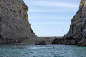 cabo san lucas, Mexico - februari 1 2019 - toerist in water activiteiten foto