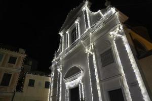 chiavari historisch middeleeuws stad- straat ichten voor Kerstmis foto