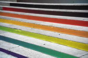 regenboog vlag voetganger kruispunt foto