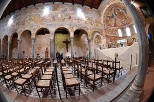 pomposa, Italië - oktober 9 2016 - pomposa kerk abdij foto