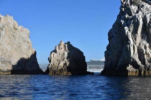 cabo san lucas, Mexico - januari 25 2018 - reis schip in de buurt de kust foto