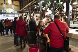 Madrid, Spanje - april 1 2019 - de markt van san miguel foto