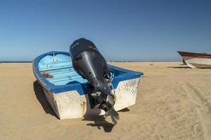 klein visvangst boot in cerritos todos santos baja Californië sur strand foto