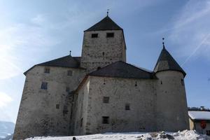 toren kasteel ciastel de tor in pederoa, trentino, Italië foto