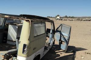 oud verlaten auto in autokerkhof in baja Californië sur Mexico foto