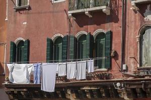 Venetië kleren hangende naar de zon oud kanaal huis foto